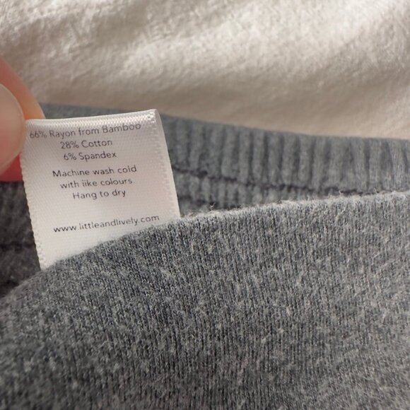 FREE WITH PURCHASE Little and lively shorts - Picture 3 of 4